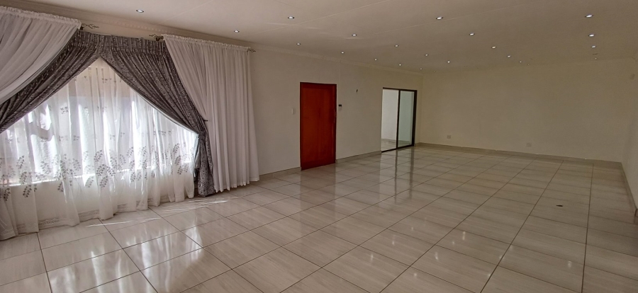 5 Bedroom Property for Sale in Panorama Free State